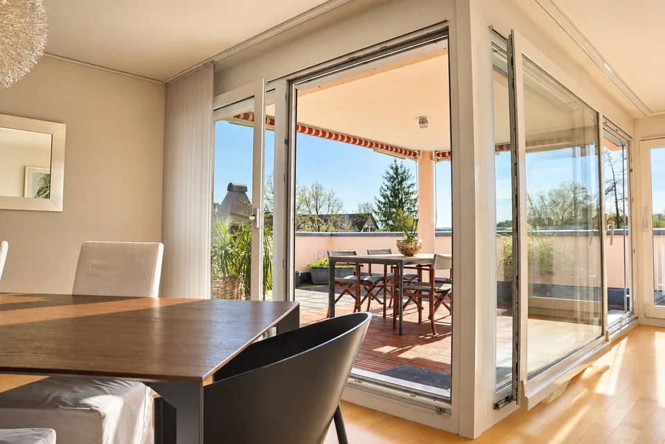 Stadtnahe 5.5 Zimmer Penthouse-Wohnung mit herrlicher Weitsicht – Foto 7 von 14