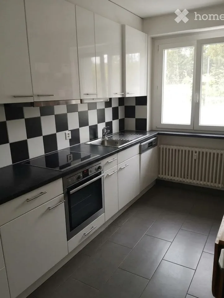 Helles 3.5-Zimmer-Wohnung mit Balkon in Freiburg – Foto 3 von 5