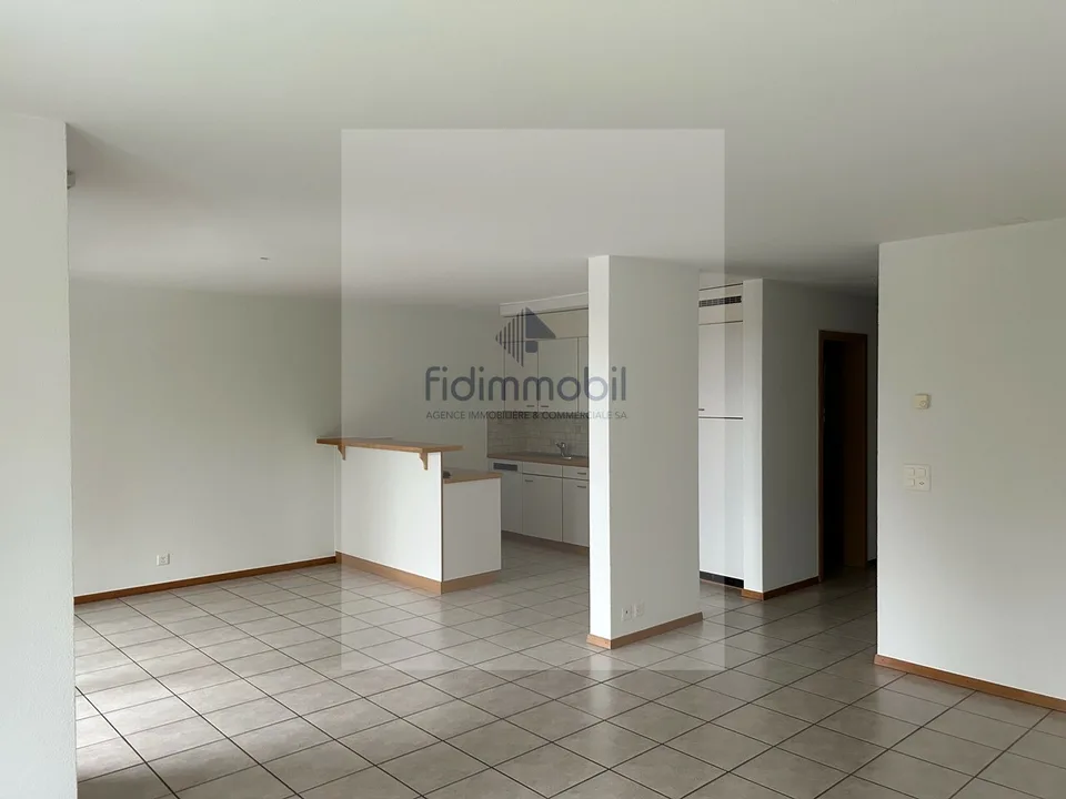 GROßES APARTMENT MIT BALCON – Foto 2 von 9
