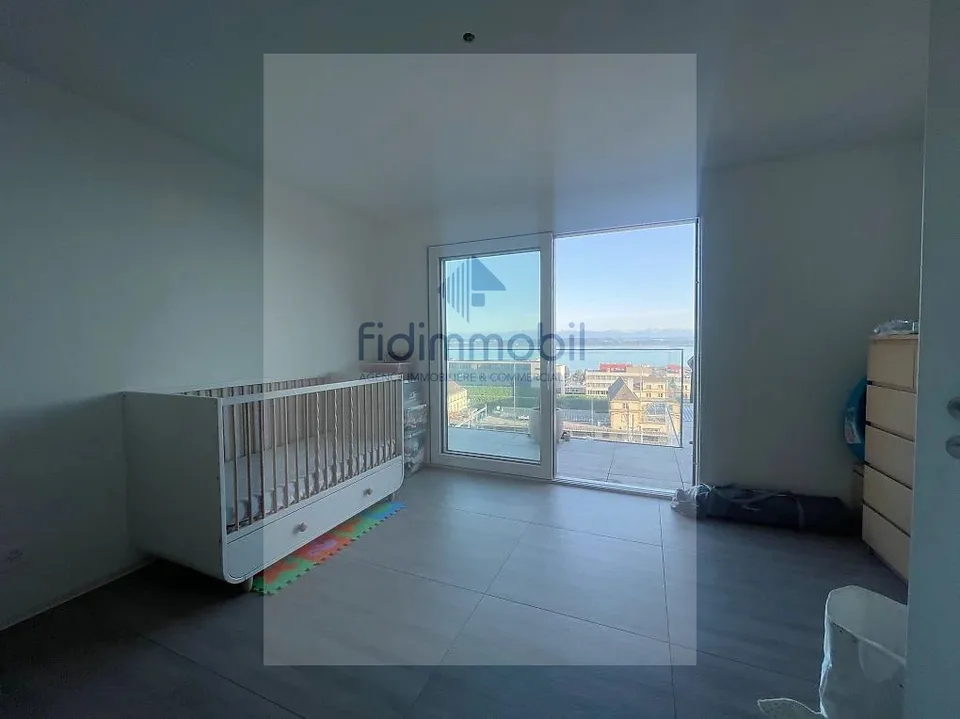 Prachtiges Dachgeschoß mit 80m2 Terrasse und Seeblick – Foto 4 von 5
