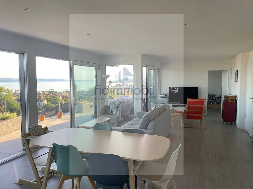 Prachtiges Dachgeschoß mit 80m2 Terrasse und Seeblick – Foto 2 von 5