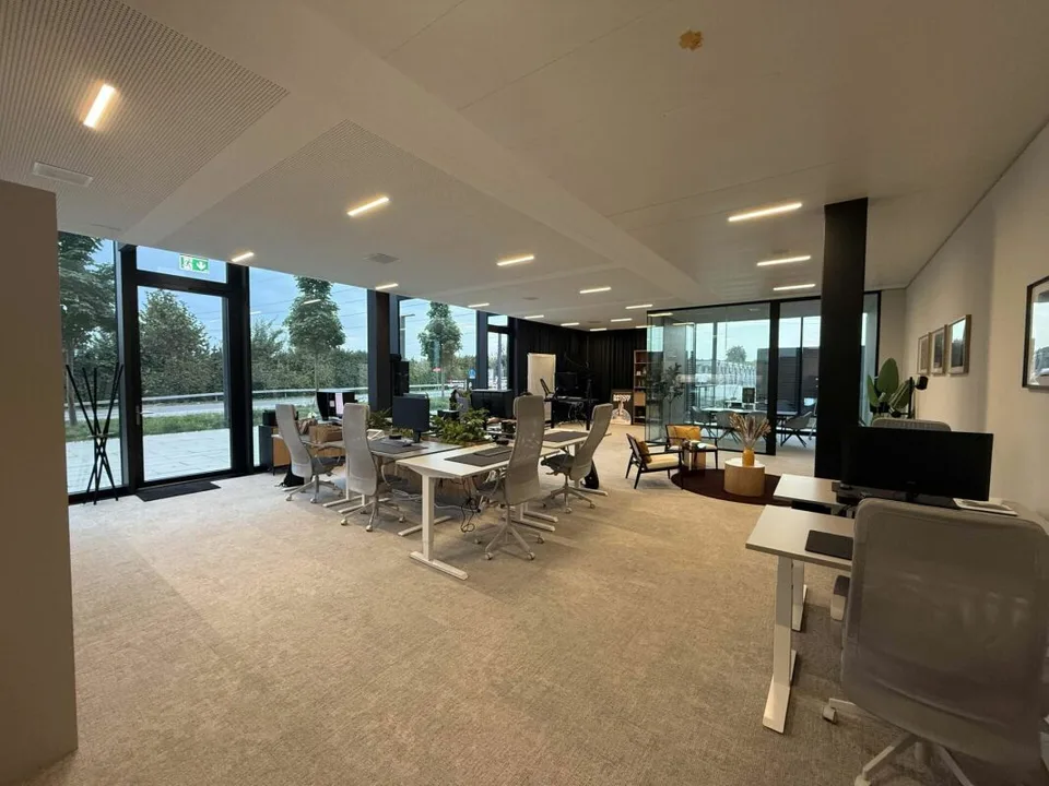 116 m² Büro mit eigener Teeküche und zwei Tiefgaragenplätzen in Rotkreuz – Foto 3 von 14