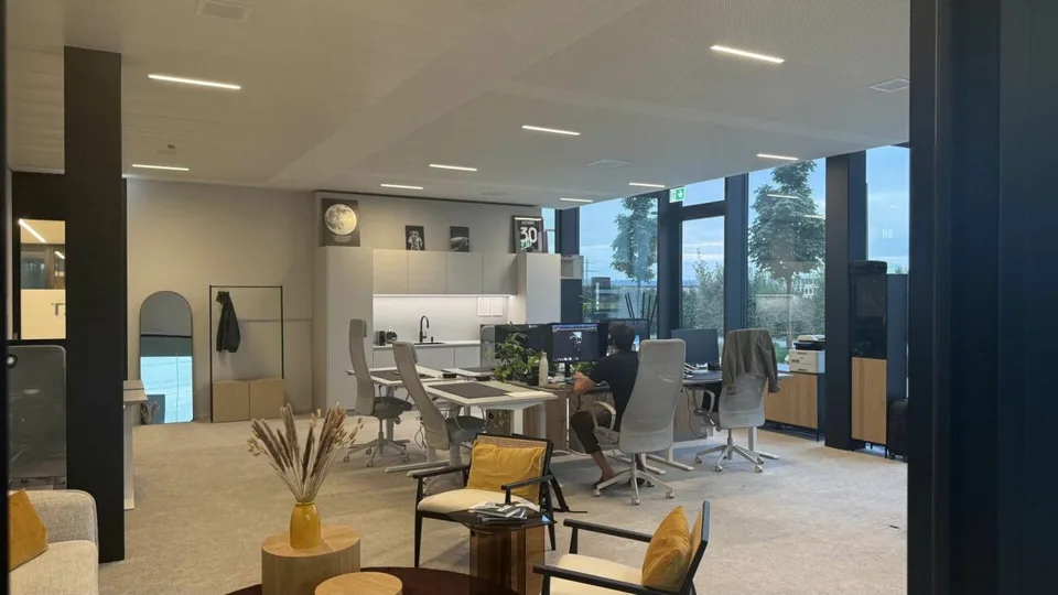 116 m² Büro mit eigener Teeküche und zwei Tiefgaragenplätzen in Rotkreuz – Foto 11 von 14