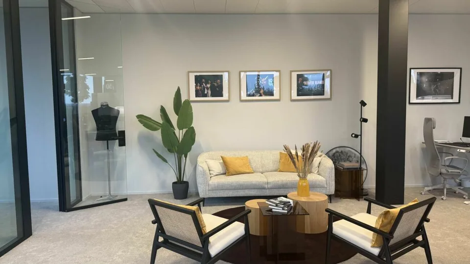 116 m² Büro mit eigener Teeküche und zwei Tiefgaragenplätzen in Rotkreuz – Foto 13 von 14