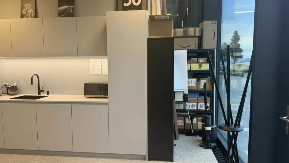 116 m² Büro mit eigener Teeküche und zwei Tiefgaragenplätzen in Rotkreuz – Foto 7 von 14