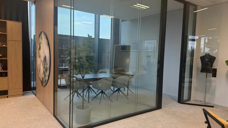 116 m² Büro mit eigener Teeküche und zwei Tiefgaragenplätzen in Rotkreuz – Foto 10 von 14