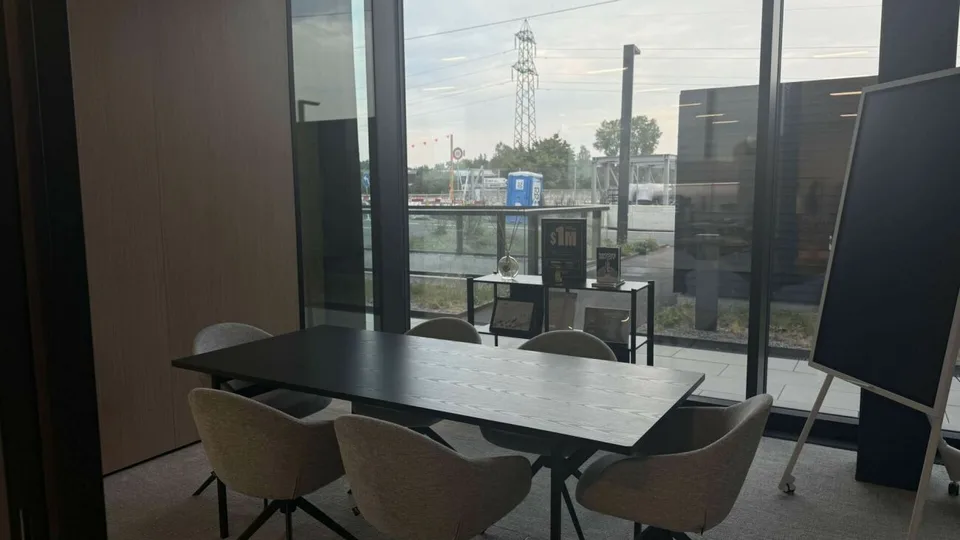 116 m² Büro mit eigener Teeküche und zwei Tiefgaragenplätzen in Rotkreuz – Foto 6 von 14