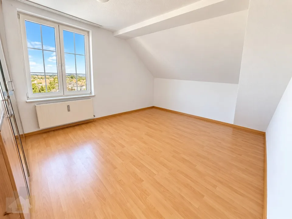 Preiswerte 4-Zimmerwohnung auf 90 m2 mit Balkon – Foto 3 von 10