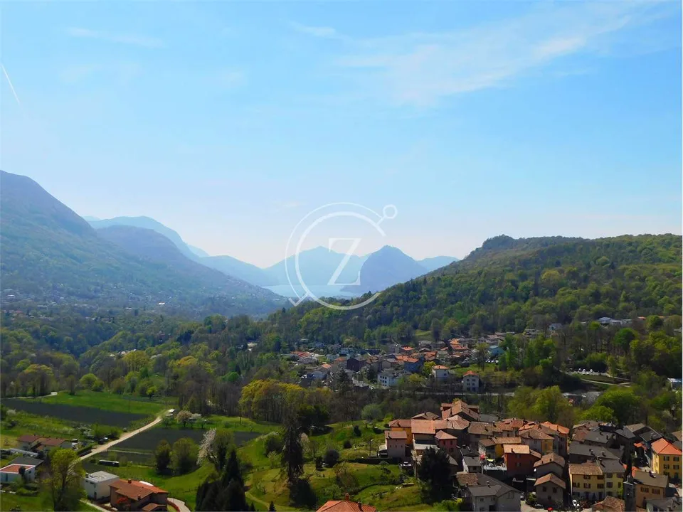 Elegante penthouse de 3.5 pièces avec vue panoramique et piscine condominium – photo 3 sur 13