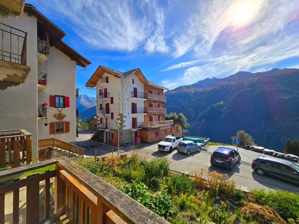 Charming apartment in Eison (Val d’Hérens) with a view, large garden and garage – photo 16 of 20