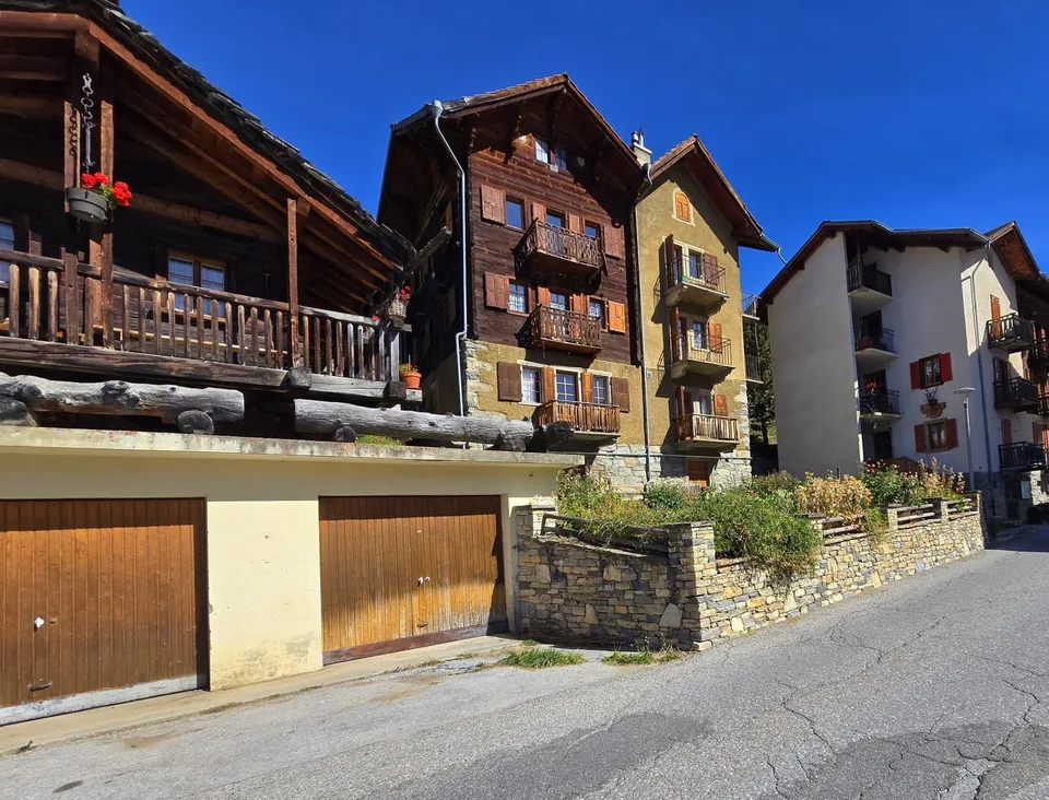 Charming apartment in Eison (Val d’Hérens) with a view, large garden and garage – photo 18 of 20