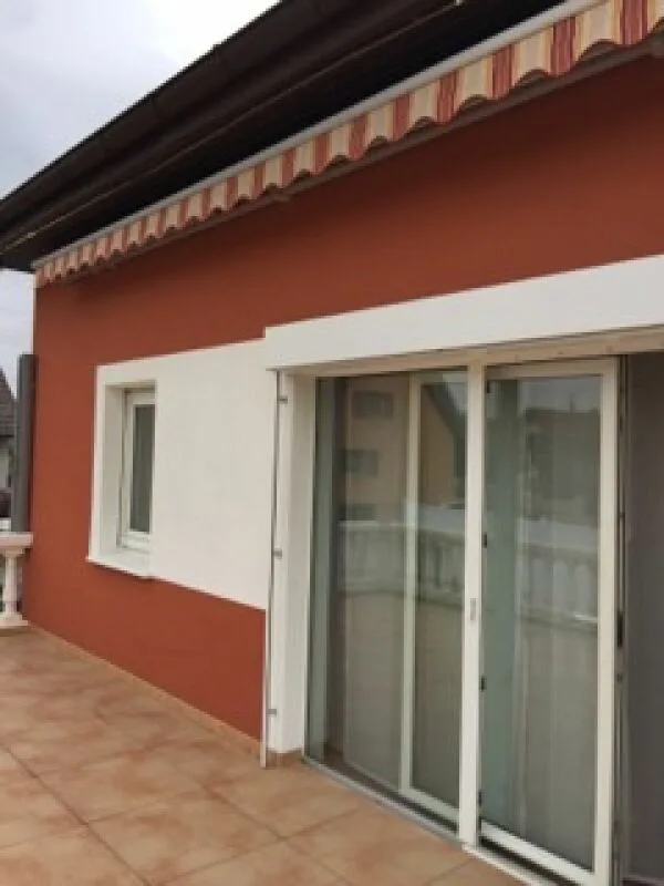 Maison individuelle attrayante avec piscine et jardin bien entretenu dans un quartier résidentiel agréable – photo 4 sur 15