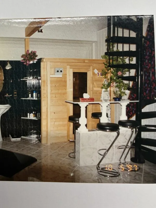 Maison individuelle attrayante avec piscine et jardin bien entretenu dans un quartier résidentiel agréable – photo 8 sur 15
