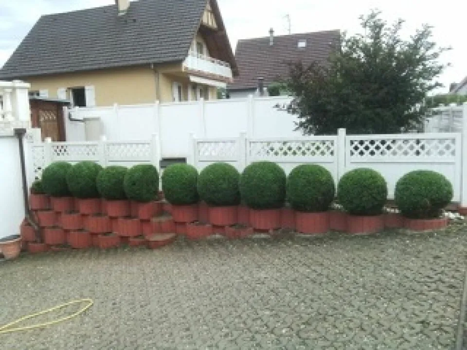 Maison individuelle attrayante avec piscine et jardin bien entretenu dans un quartier résidentiel agréable – photo 6 sur 15