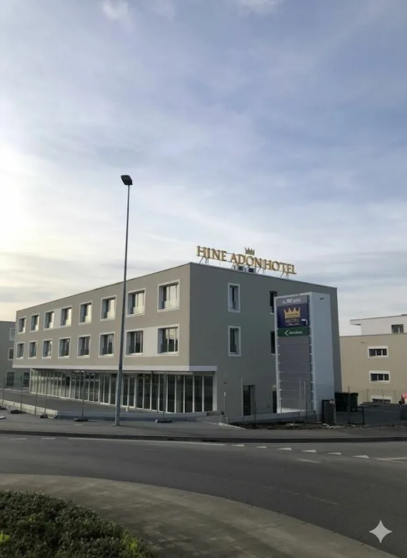 Geschäftsflächen,Praxis oder vieles mehr im Gewerbezentrum Au Milavy 127 m2 – Foto 2 von 8