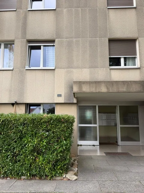 Appartement 2 pièces complètement rénové à louer en centre-ville – photo 3 sur 4