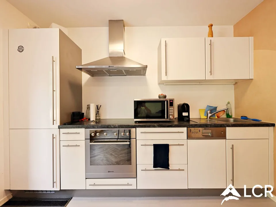 Verkaufte Gewerbeoberfläche als Wohnung - 3,5 Zimmer - Parkplatz – Foto 3 von 4