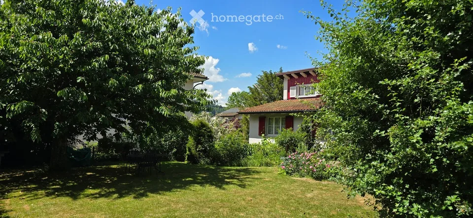 Charming single-family house in a quiet location with a beautiful rose garden – photo 2 of 18