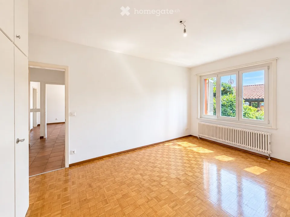 Reines, zur Miete ein Einfamilienhaus mit großem Garten. – Foto 3 von 5