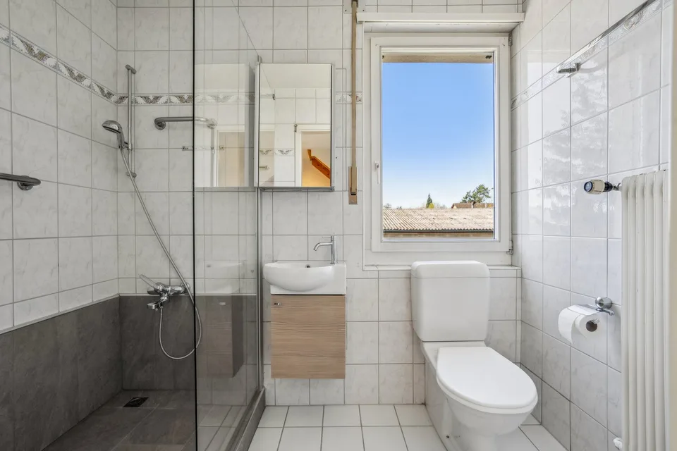 Modernes möbliertes Zimmer mit privatem Zugang in Oberengstringen – foto 18 di 23