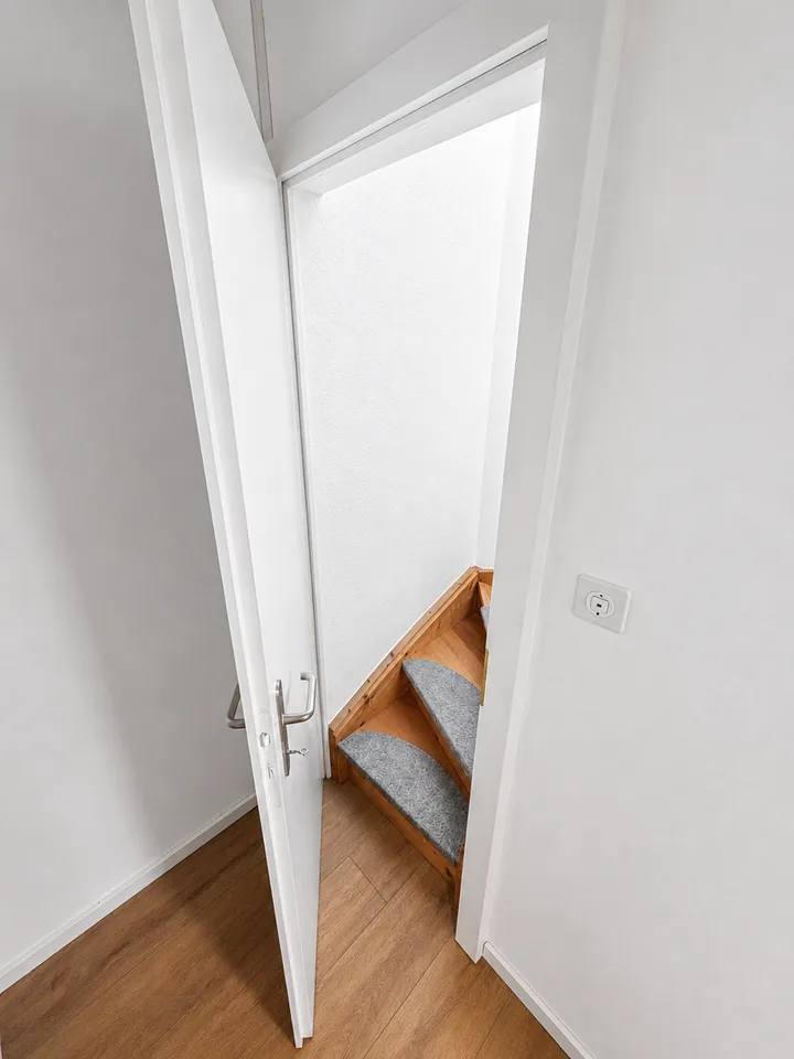 Modernes möbliertes Zimmer mit privatem Zugang in Oberengstringen – foto 7 di 23