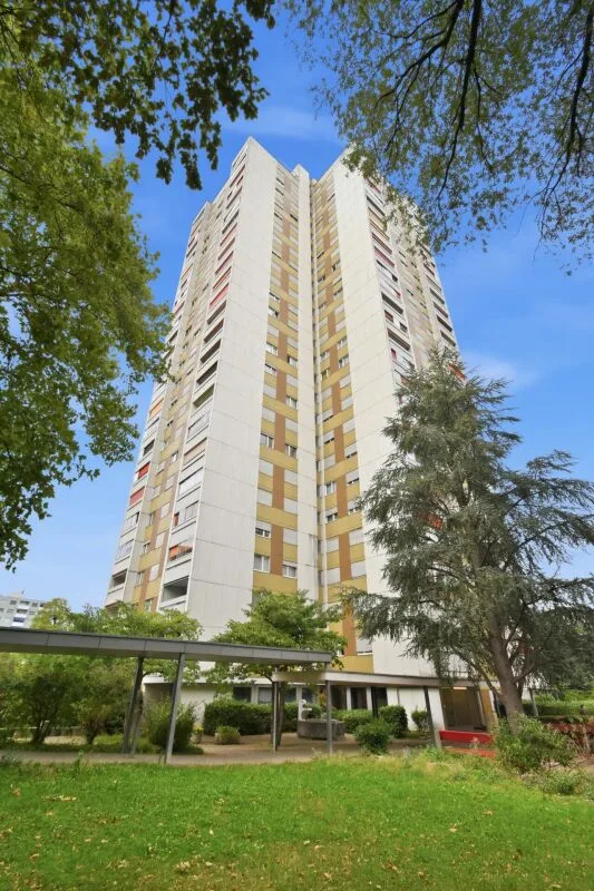 Zentral gelegene 3.5 Zimmer-Eigentumswohnung – Foto 10 von 13