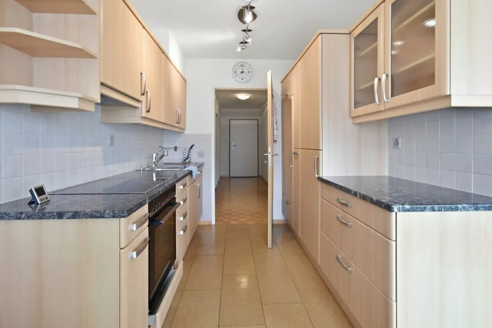Zentral gelegene 3.5 Zimmer-Eigentumswohnung – Foto 2 von 13