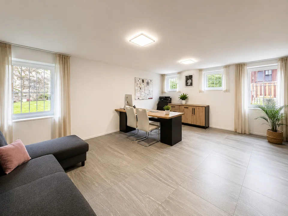 Kernsaniert und vollvermietet mit 4.43% Bruttorendite – photo 4 of 13