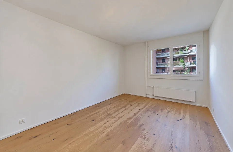 Superbes 5,5 Zimmer von 132 m2 innen, komplett renoviert mit großem Balkon – Foto 10 von 13