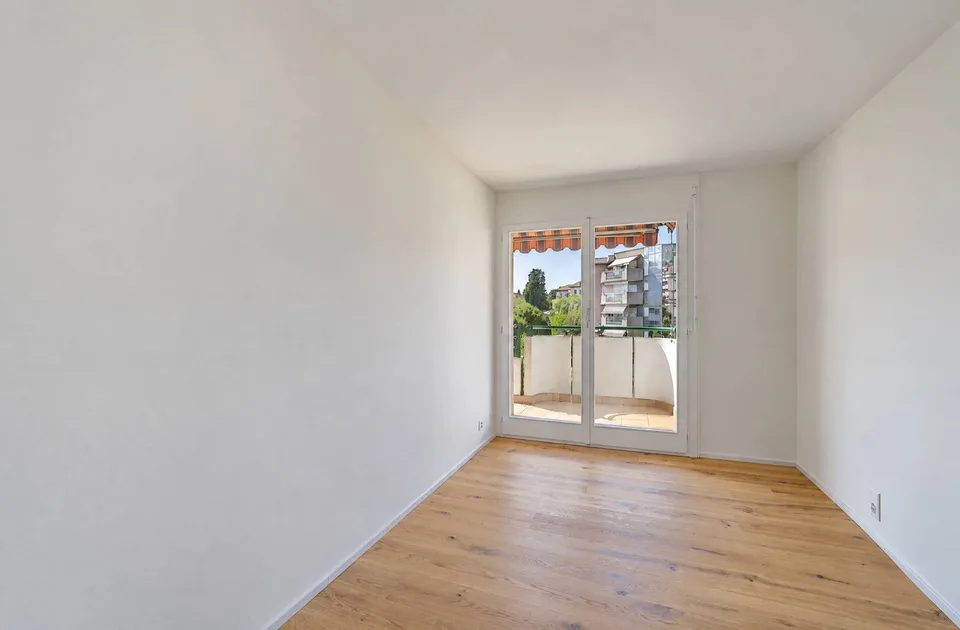 Superbes 5,5 Zimmer von 132 m2 innen, komplett renoviert mit großem Balkon – Foto 7 von 13