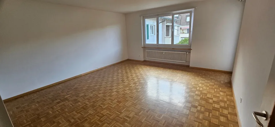 Schön renovierte 3.5 Zimmer-Wohnung mit 65m2 Wohnfläche und Balkon in den ruhigen Innenhof – Foto 6 von 7