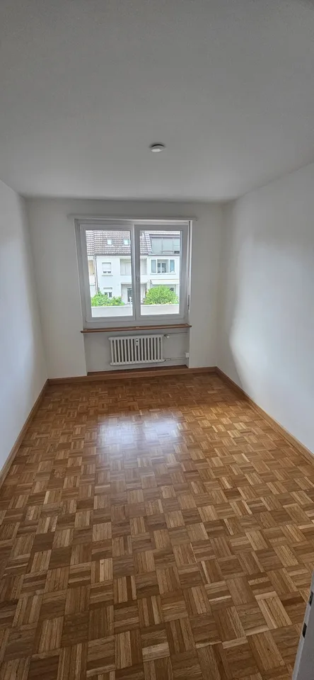 Schön renovierte 3.5 Zimmer-Wohnung mit 65m2 Wohnfläche und Balkon in den ruhigen Innenhof – Foto 5 von 7