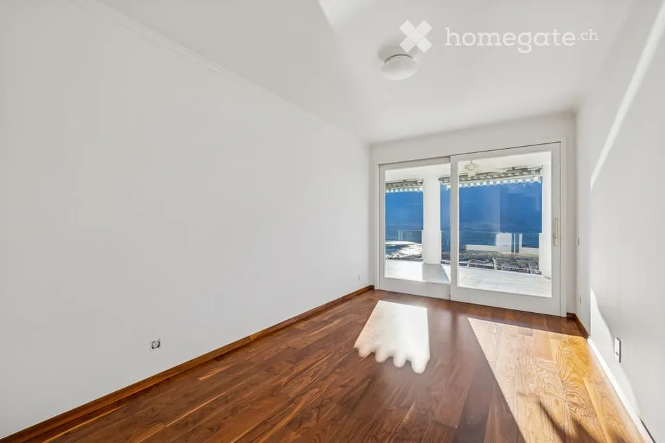 Appartamento in attico a Orselina con vista diretta sul lago Maggiore – foto 24 di 30