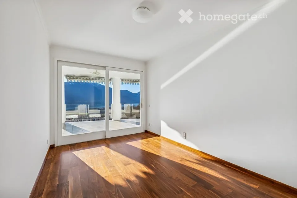 Appartamento in attico a Orselina con vista diretta sul lago Maggiore – foto 27 di 30