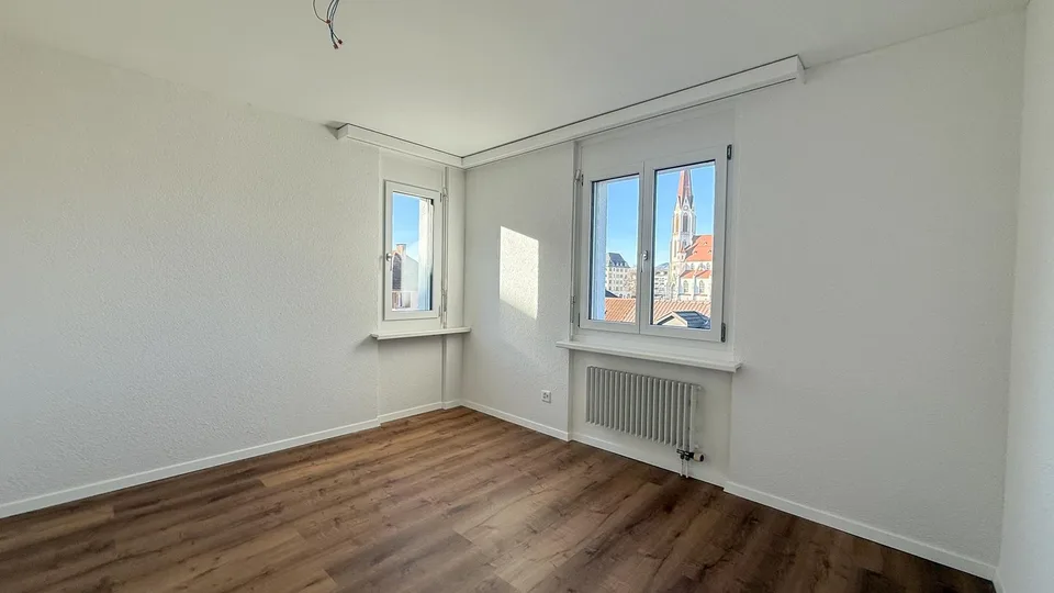 Lichtdurchflutete 3.5-Zi.Stadtwohnung mit Balkon und Stadtblick – Foto 5 von 12