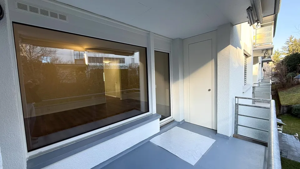 Lichtdurchflutete 3.5-Zi.Stadtwohnung mit Balkon und Stadtblick – Foto 3 von 12