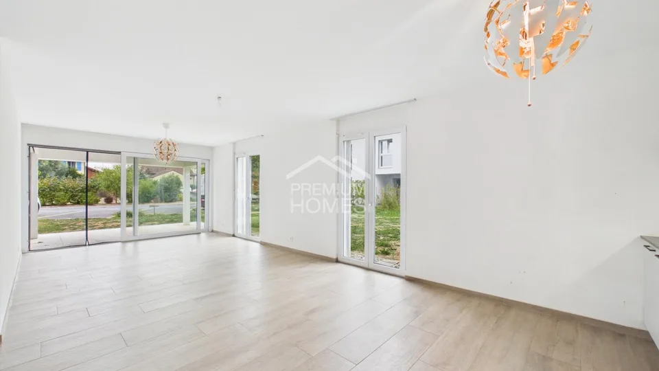Moderner Komfort und großer privater Garten – Foto 2 von 8