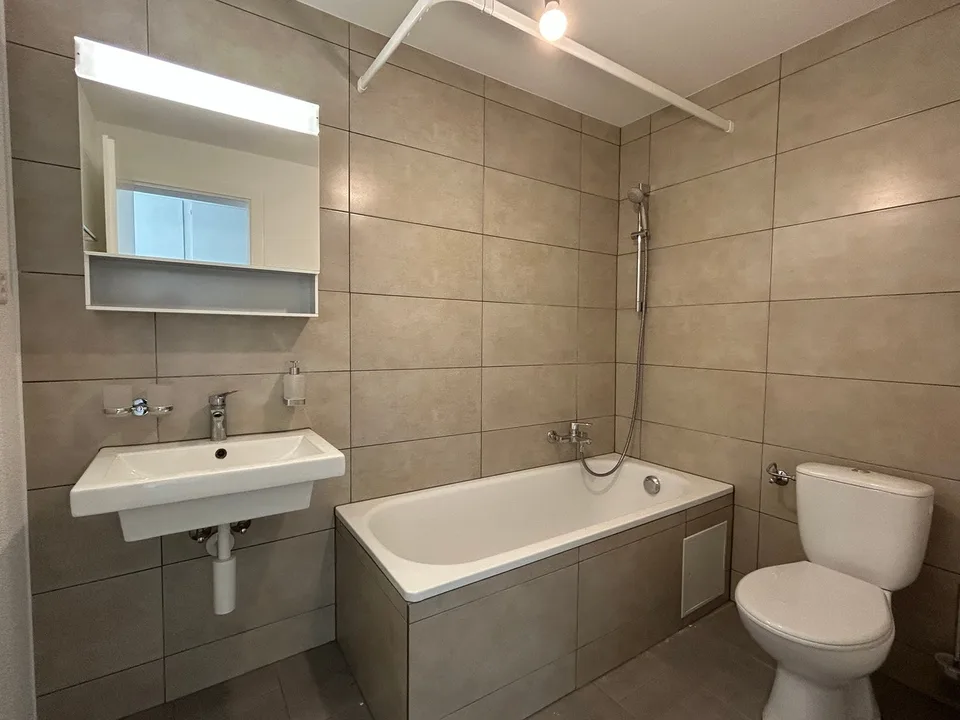 Wunderschönes 3.5-Zimmer-Apartment mit Aussicht und Balkonen – Foto 8 von 8