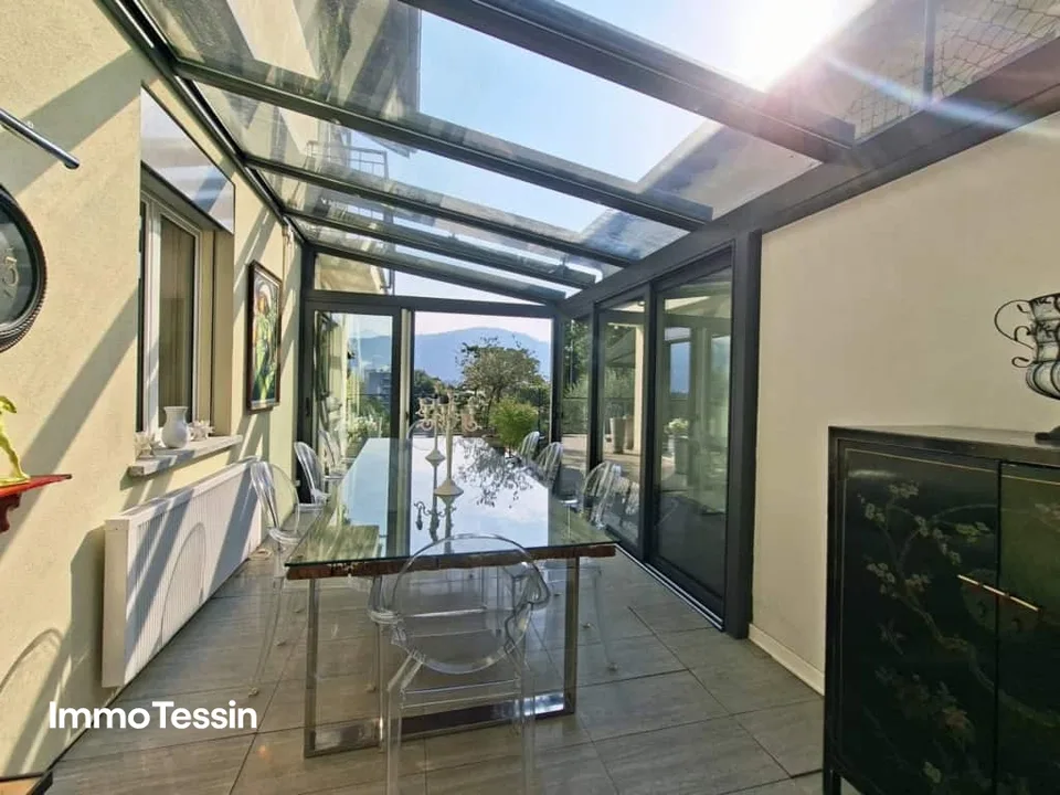Belle villa à Caslano avec un design moderne, une ambiance élégante et beaucoup d'espace ainsi que 6 places de parking – photo 4 sur 13