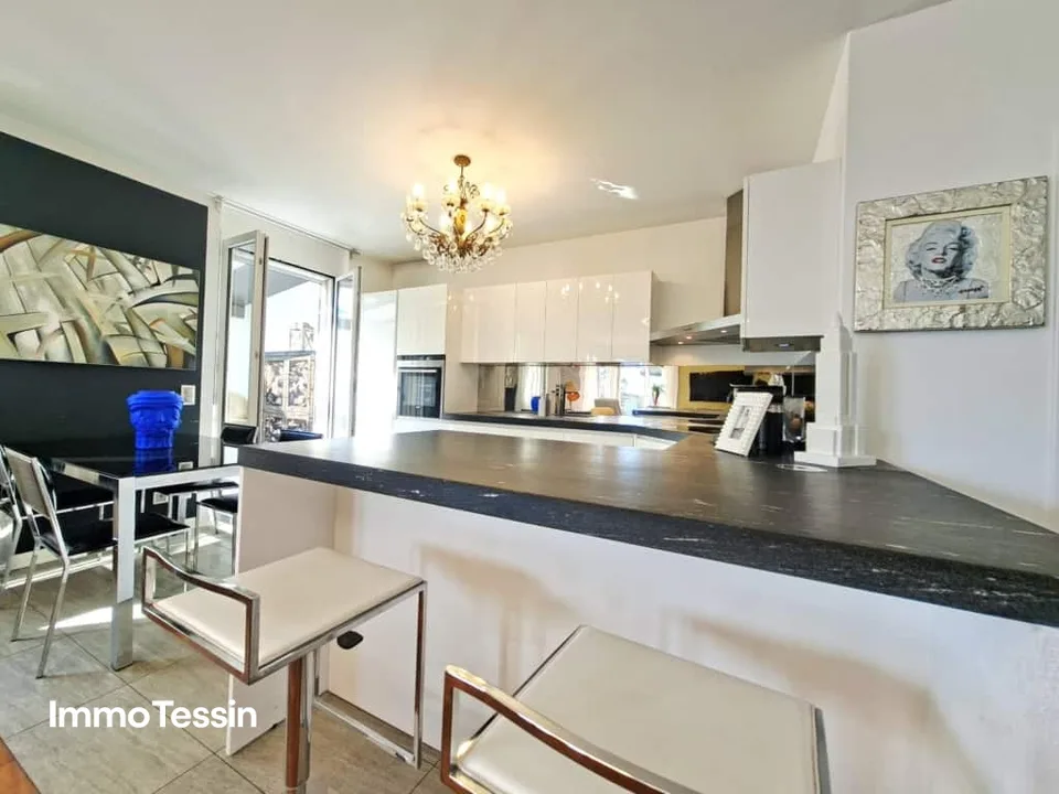 Belle villa à Caslano avec un design moderne, une ambiance élégante et beaucoup d'espace ainsi que 6 places de parking – photo 8 sur 13