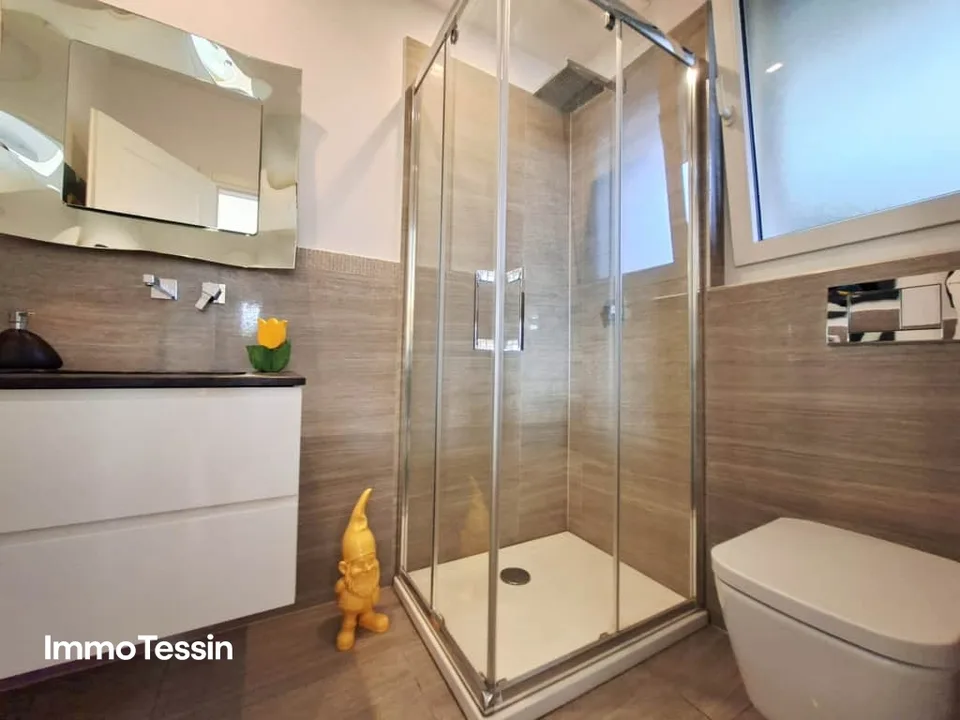 Belle villa à Caslano avec un design moderne, une ambiance élégante et beaucoup d'espace ainsi que 6 places de parking – photo 13 sur 13