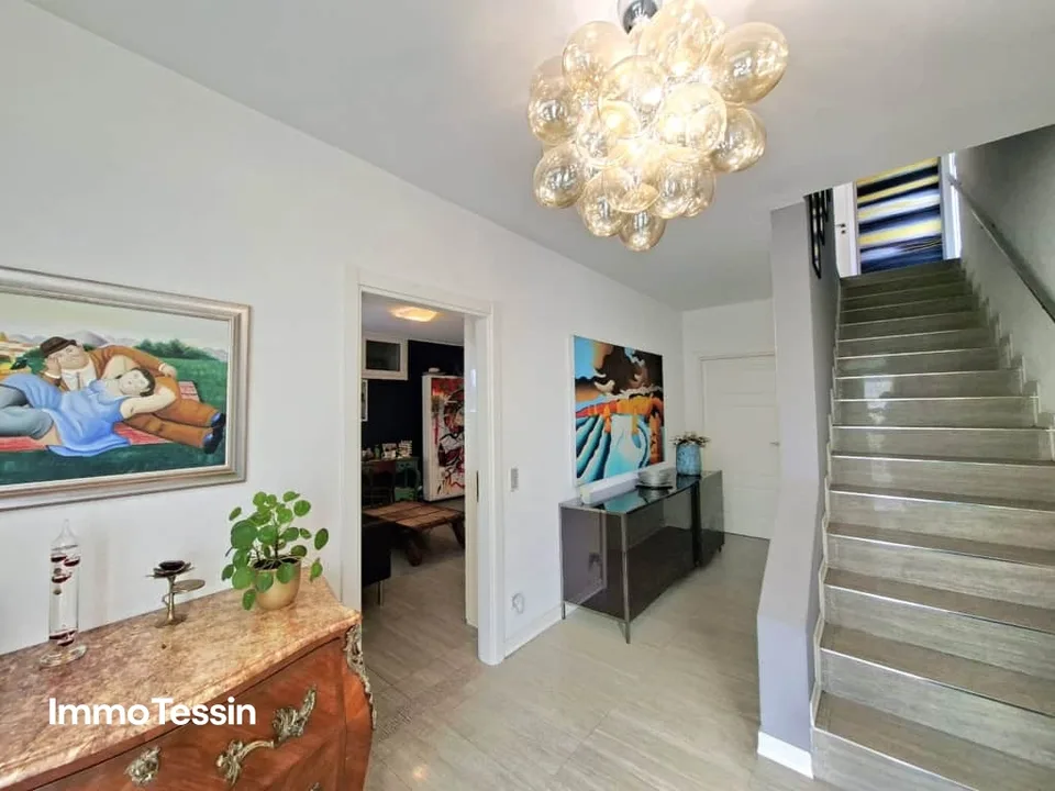 Belle villa à Caslano avec un design moderne, une ambiance élégante et beaucoup d'espace ainsi que 6 places de parking – photo 10 sur 13
