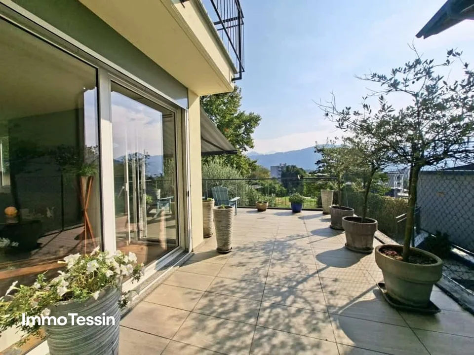 Belle villa à Caslano avec un design moderne, une ambiance élégante et beaucoup d'espace ainsi que 6 places de parking – photo 3 sur 13