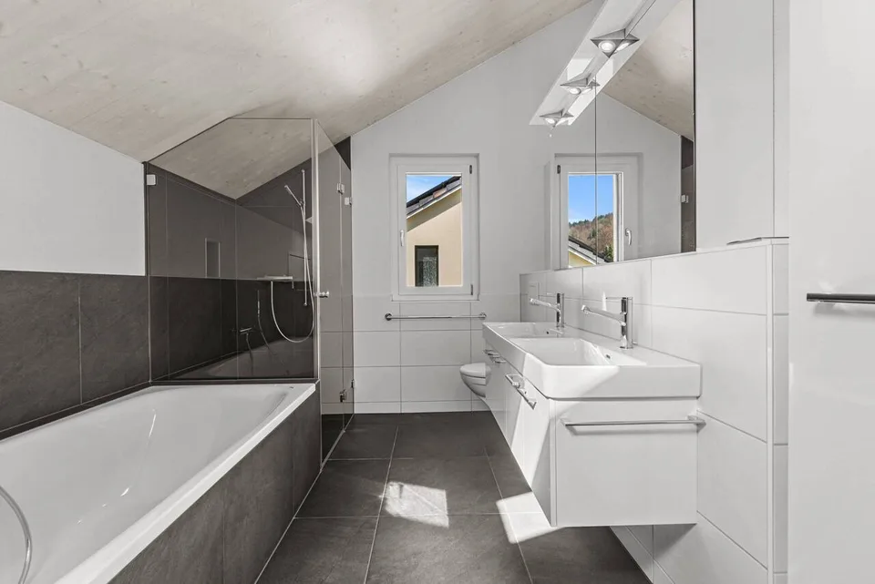 Casa a doppia famiglia in una posizione familiare e tranquilla! – foto 9 di 12