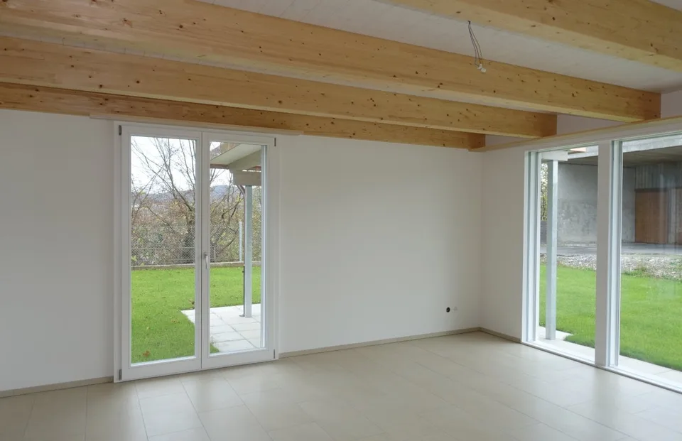 Belle maison unifamiliale 6.5 pièces avec beaucoup de bois – photo 5 sur 21