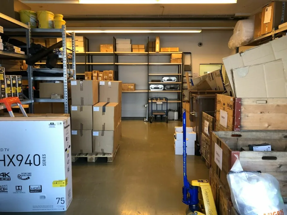 242 m² Showroom & Büro mit Lager und Laderampe - sofort frei – Foto 13 von 14