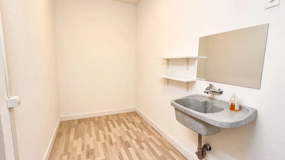 Helle Bürofläche mit 100 m² Nutzfläche in Ried (Muotathal) – Foto 5 von 5