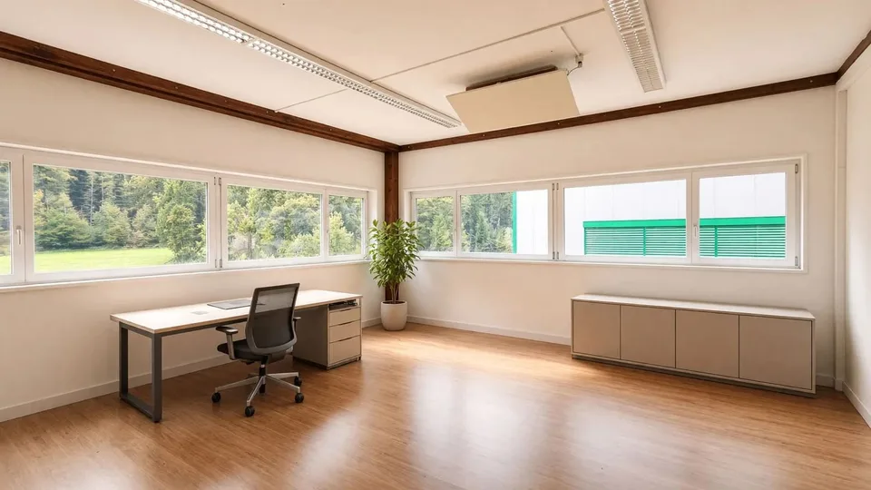 Helle Bürofläche mit 100 m² Nutzfläche in Ried (Muotathal) – Foto 3 von 5