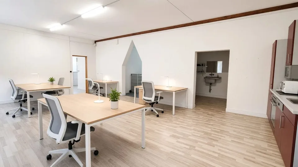Helle Bürofläche mit 100 m² Nutzfläche in Ried (Muotathal) – Foto 2 von 5
