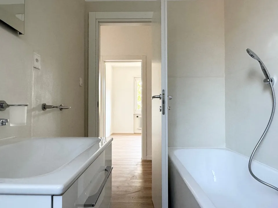 Complètement rénové et en première location – photo 9 sur 9